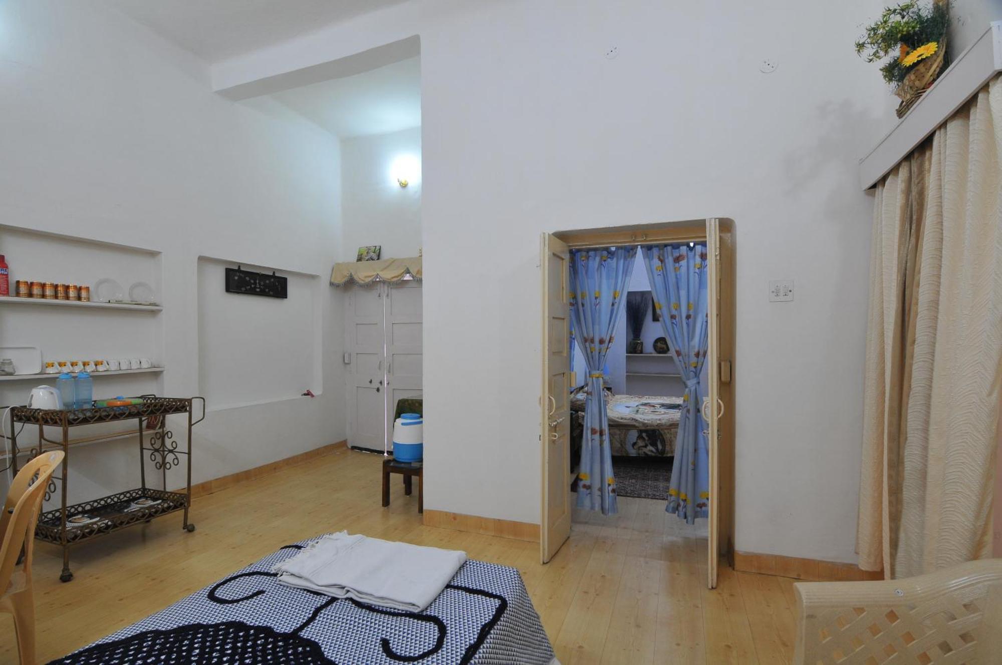 Jheelam Homestay بوبال الغرفة الصورة